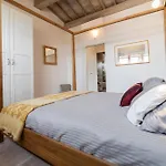 Firenze top-floor flat close to Arno